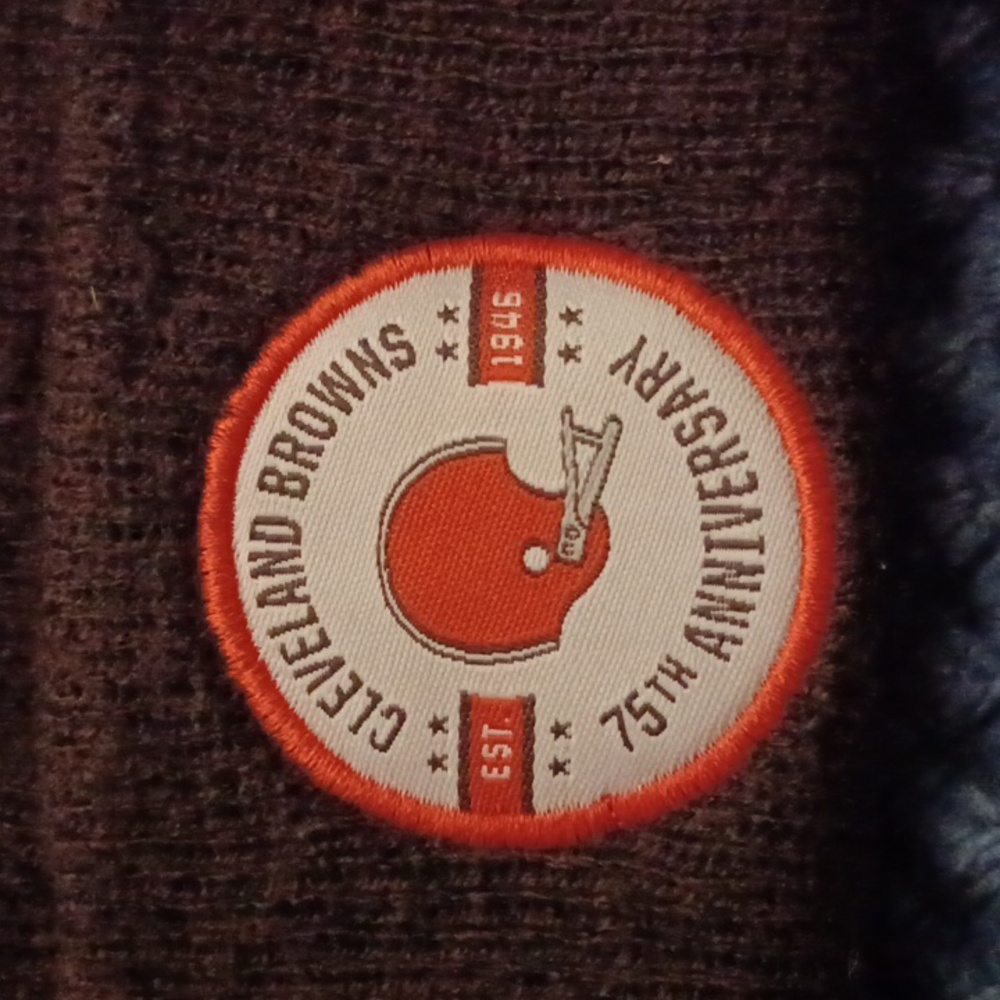 NWOT Cleveland Browns PomPom Beanie - Picture 2 of 4